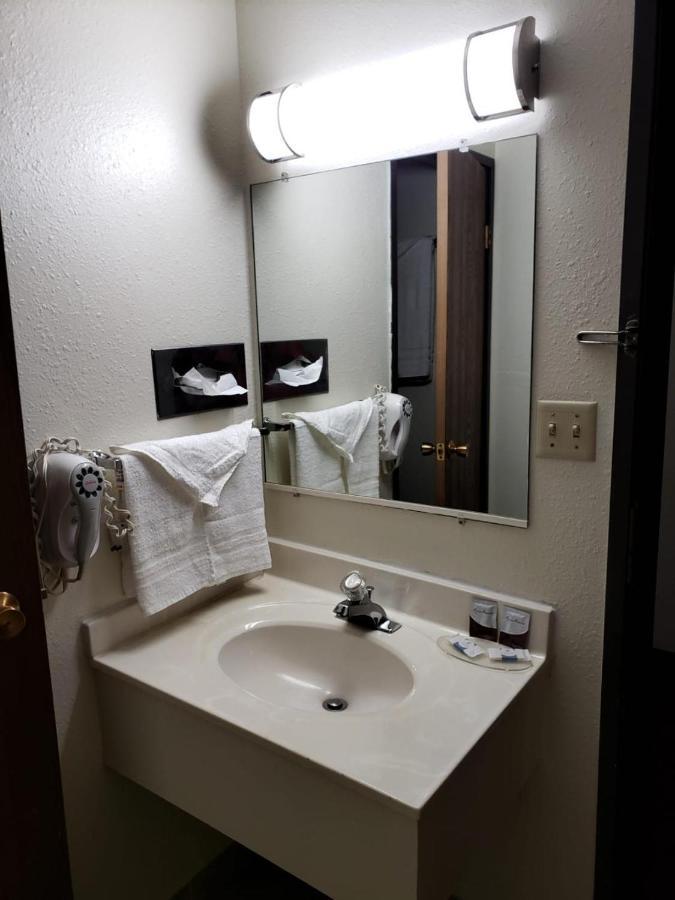 Value Inn & Suites Salina Εξωτερικό φωτογραφία