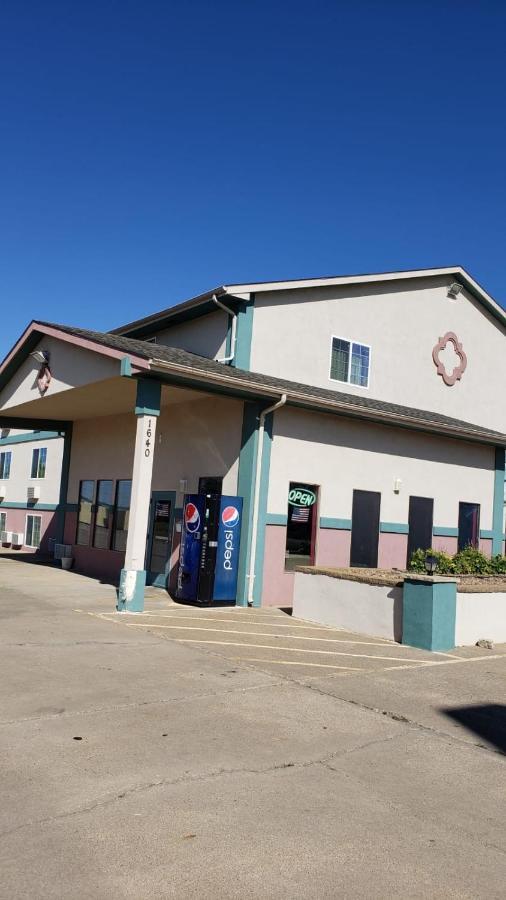 Value Inn & Suites Salina Εξωτερικό φωτογραφία